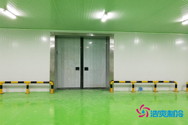 图示:可口可乐饮料冷库实拍一角