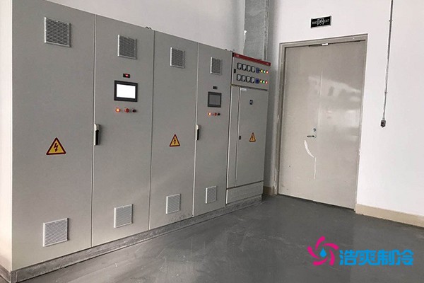 周黑鸭冷库控制箱实拍