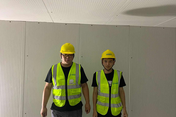 食堂双温冷库内部一览